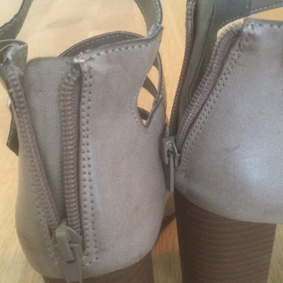 Heeled Booties size 7 - Picture 2 of 3